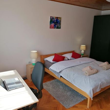 Cozy 1-Bdrm Apt In Dubec, Ideal For Work Or Study 세스베트 외부 사진
