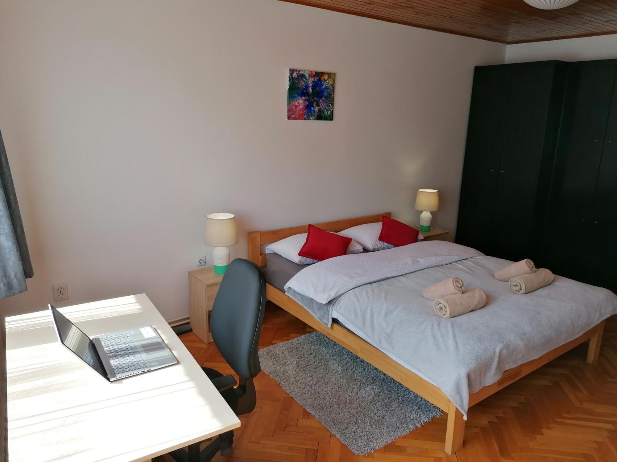 Cozy 1-Bdrm Apt In Dubec, Ideal For Work Or Study 세스베트 외부 사진