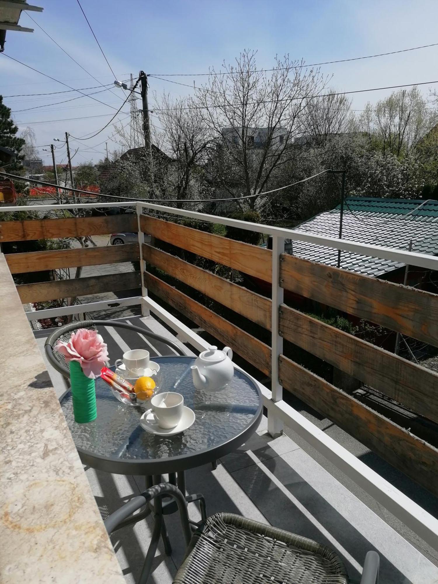 Cozy 1-Bdrm Apt In Dubec, Ideal For Work Or Study 세스베트 외부 사진