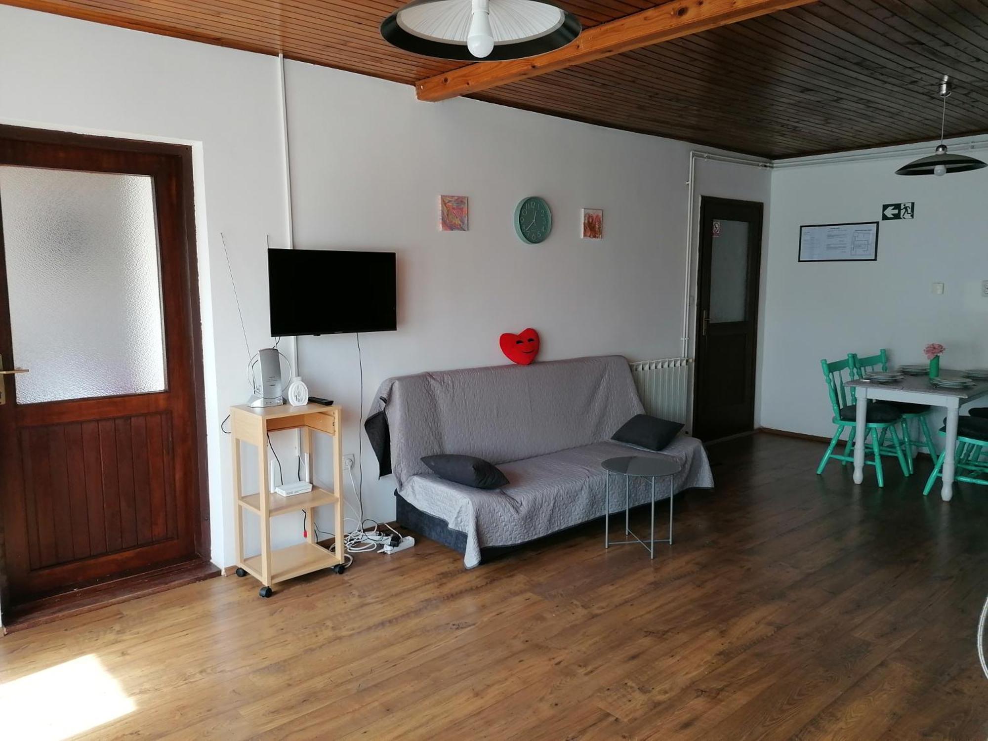 Cozy 1-Bdrm Apt In Dubec, Ideal For Work Or Study 세스베트 외부 사진